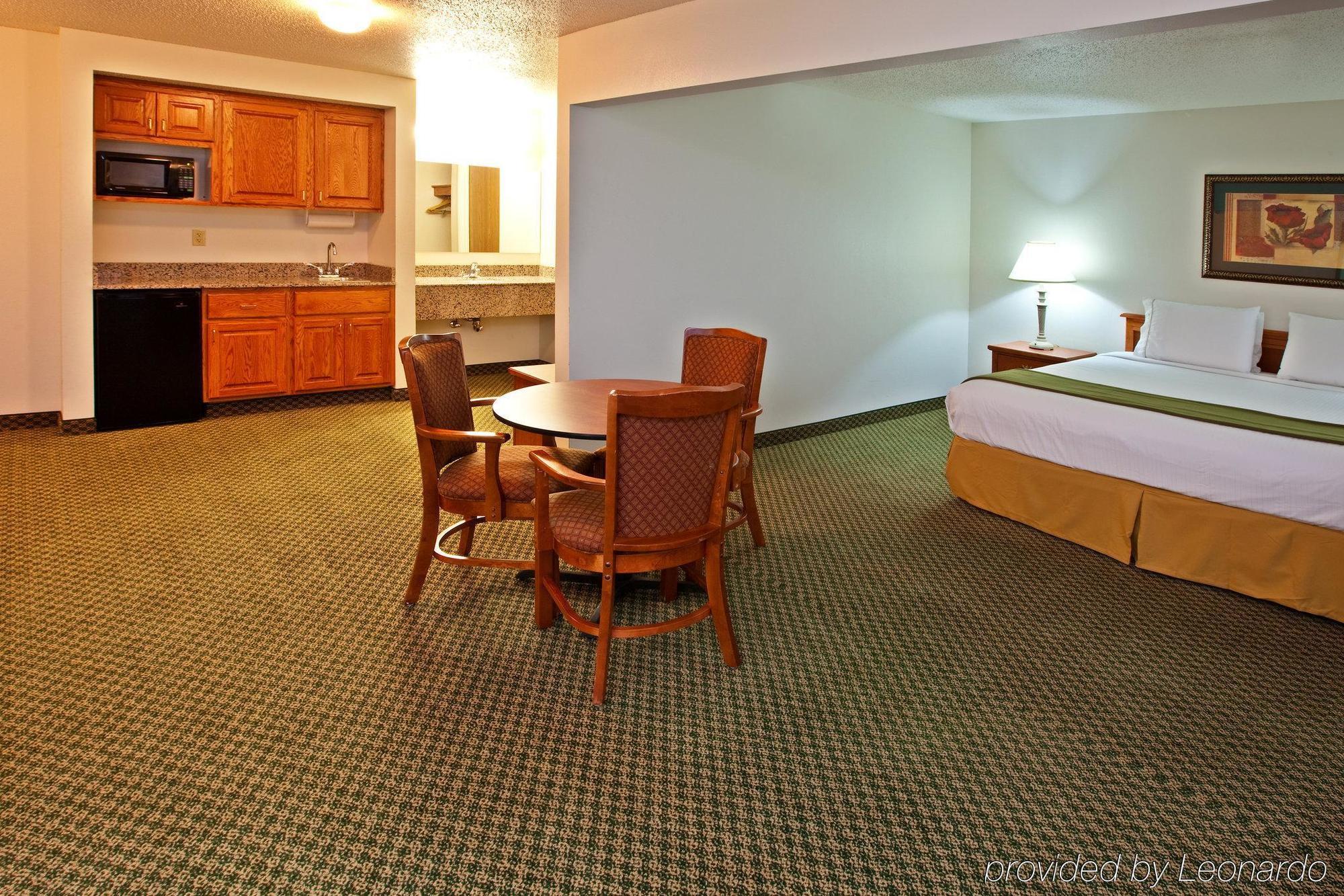 Holiday Inn Express & Suites Logan, An Ihg Hotel Chambre photo
