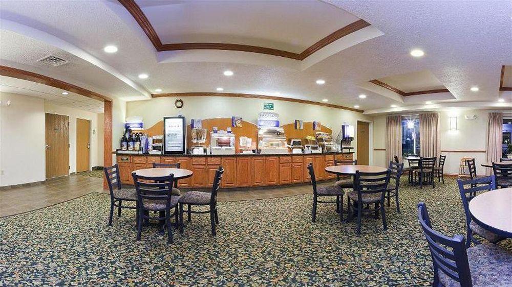 Holiday Inn Express & Suites Logan, An Ihg Hotel Extérieur photo